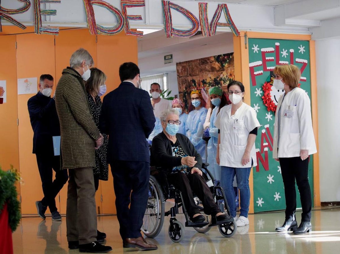 Josefa Pérez tras ser vacunada. 