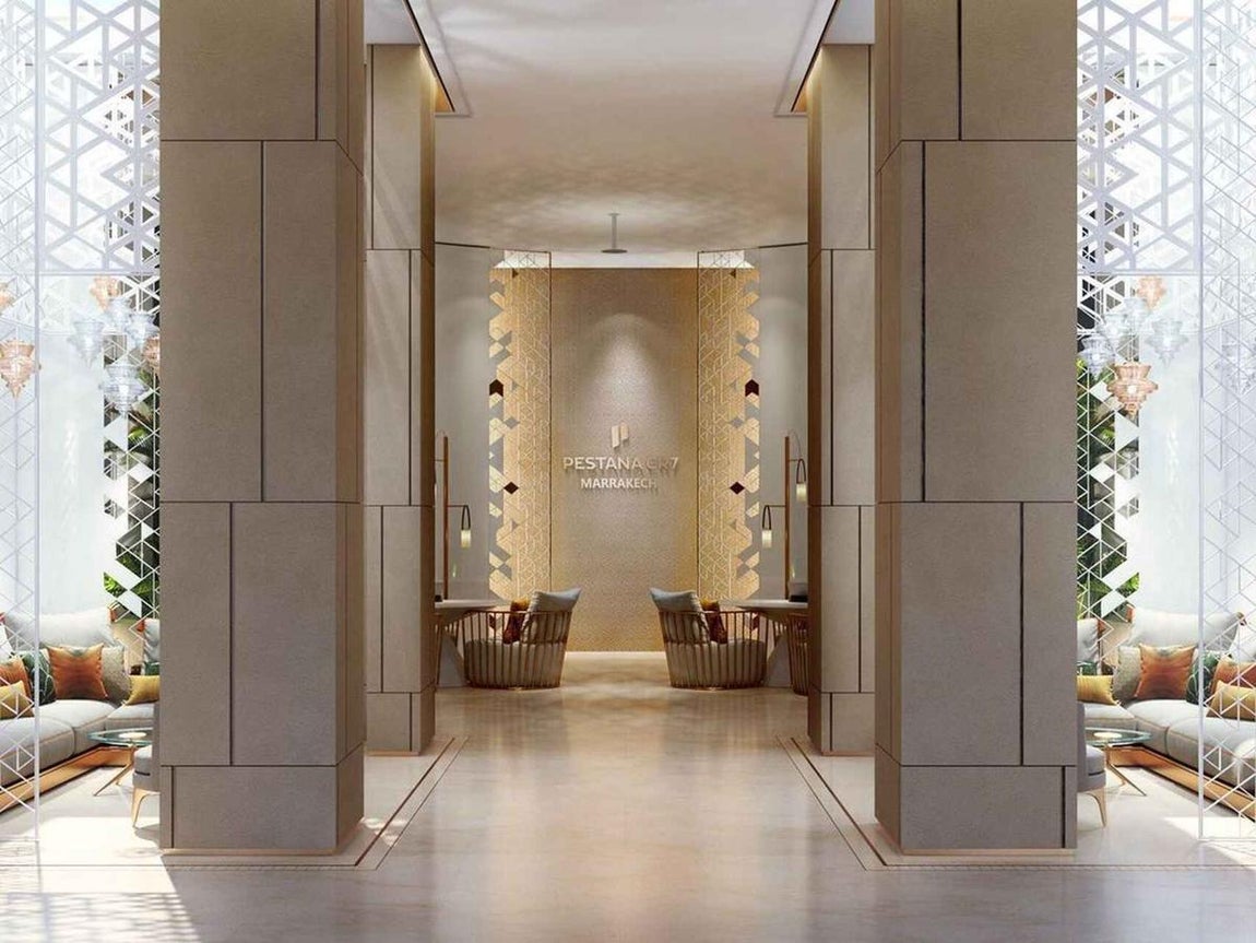 El nuevo hotel de Cristiano Ronaldo en Marrakech. La decoración toma como referencia los elementos característicos de la arquitectura árabe y los combina con pinceladas vanguardistas para conseguir un efecto moderno y elegante.