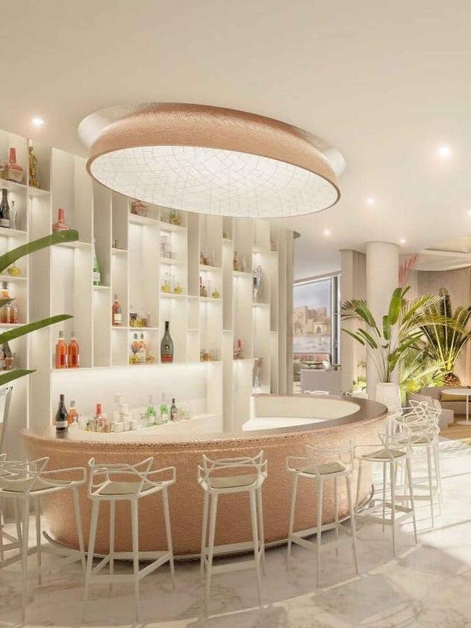 El nuevo hotel de Cristiano Ronaldo en Marrakech. Los espacios son muy amplios y luminosos, con techos altos y grandes ventanales.