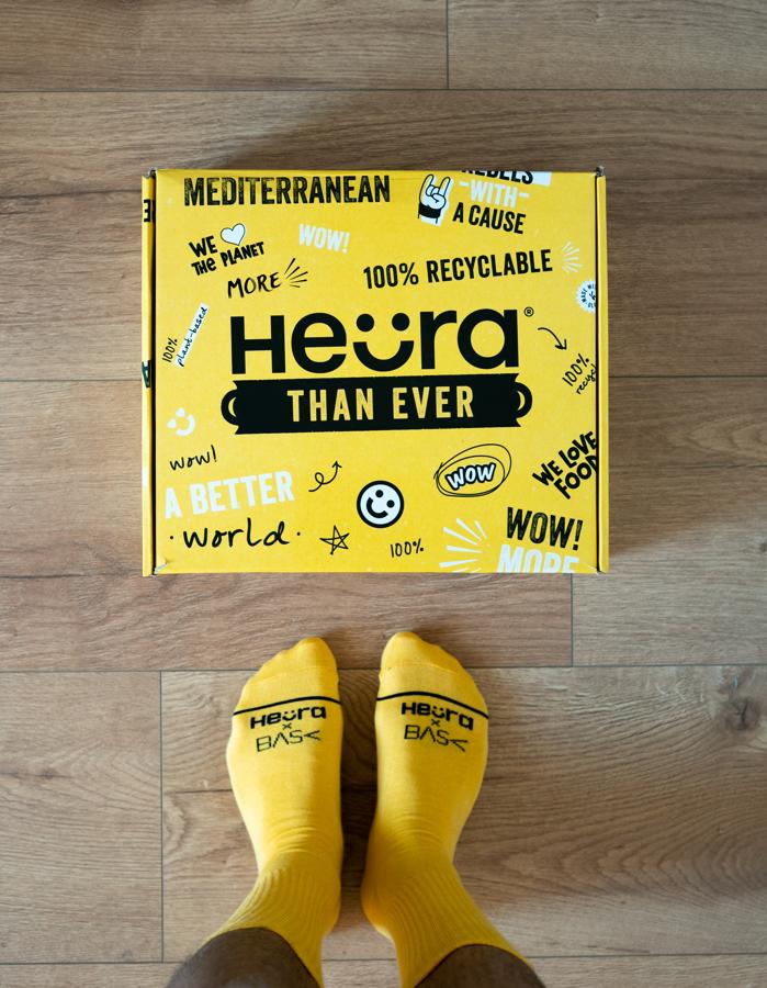 Por una buena causa. Heura, la startup española de carne 100% vegetal creada por los activistas Marc Coloma y Bernat Añaños, lanza de cara a esta Navidad una iniciativa solidaria con la firma de moda sostenible Bask. Juntos, y con el fin de alimentar a las familias más necesitadas, pondrán a la venta los calcetines “Good Rebel”, el lema de aquellos que confían en que con pequeñas acciones se puede llegar a transformar a una sociedad entera. Por cada par que se venda, Heura donará un kilo de producto a Health Warriors, el movimiento ciudadano iniciado en Barcelona durante el Covid-19 con el objetivo de dar de comer al personal sanitario y familias en riesgo de exclusión. Precio: 12 €.