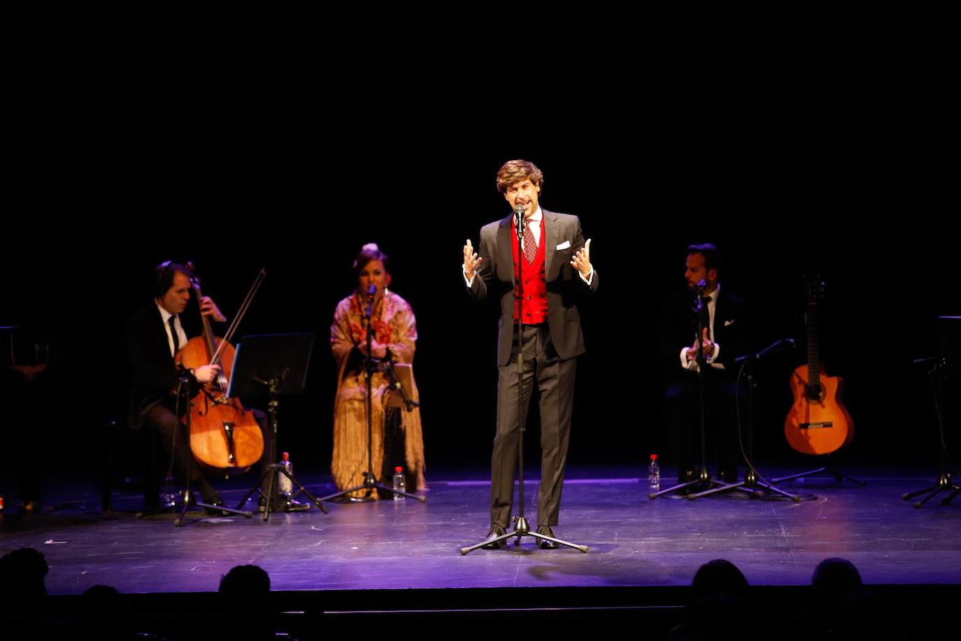 La actuación de Manuel Lombo en el Gran Teatro de Córdoba, en imágenes