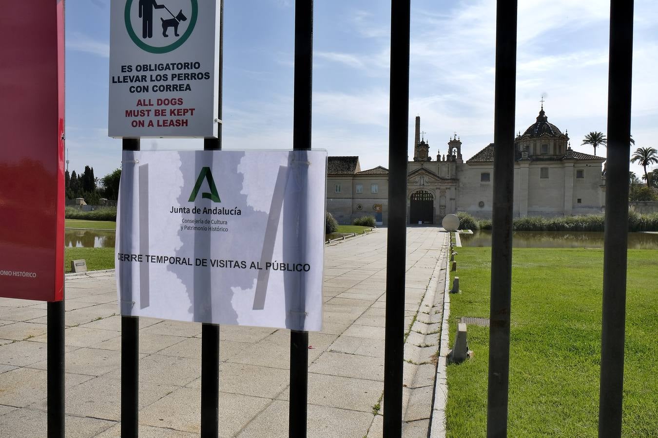 Monumentos de la ciudad completamente vacíos durante el estado de alarma