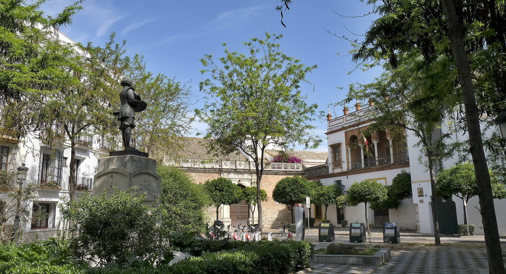 Monumentos de la ciudad completamente vacíos durante el estado de alarma