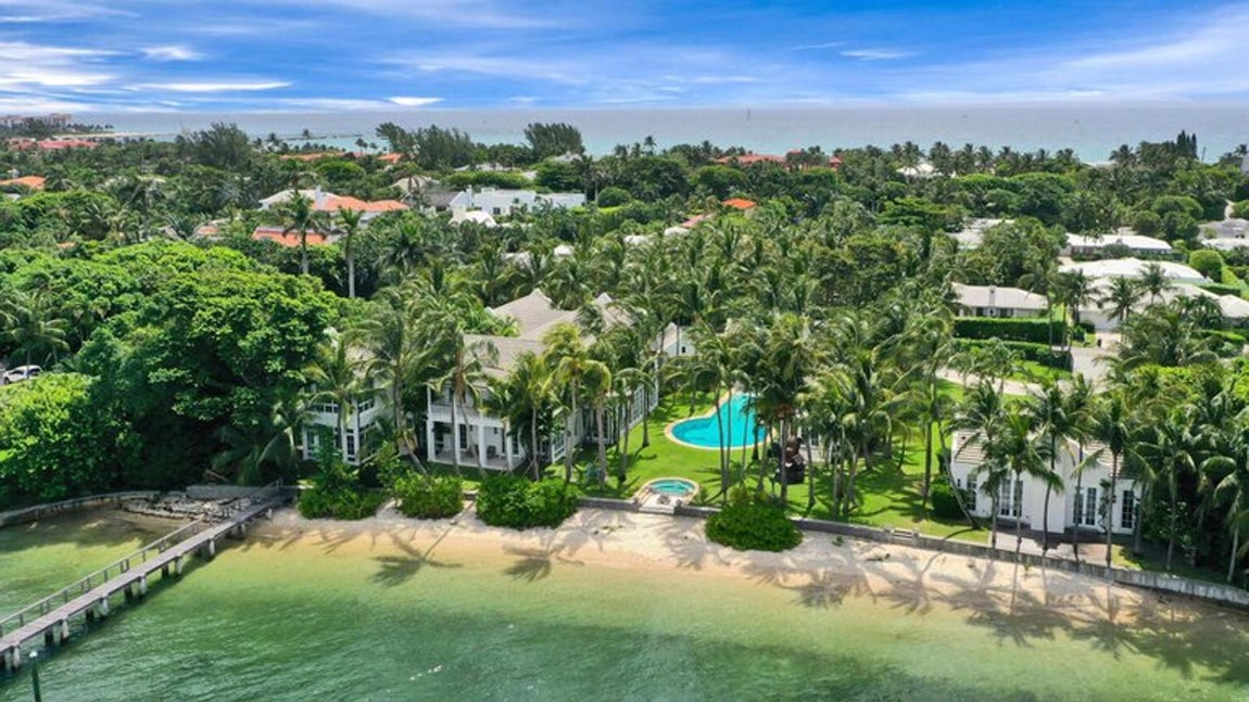 La nueva mansión de Sylvester Stallone en Palm Beach. El actor ha adquirido una propiedad con un precio de 35,4 millones de dólares que no tiene nada que envidiar al resto de construcciones y cuyas vistas y dimensiones resultan más que envidiables.