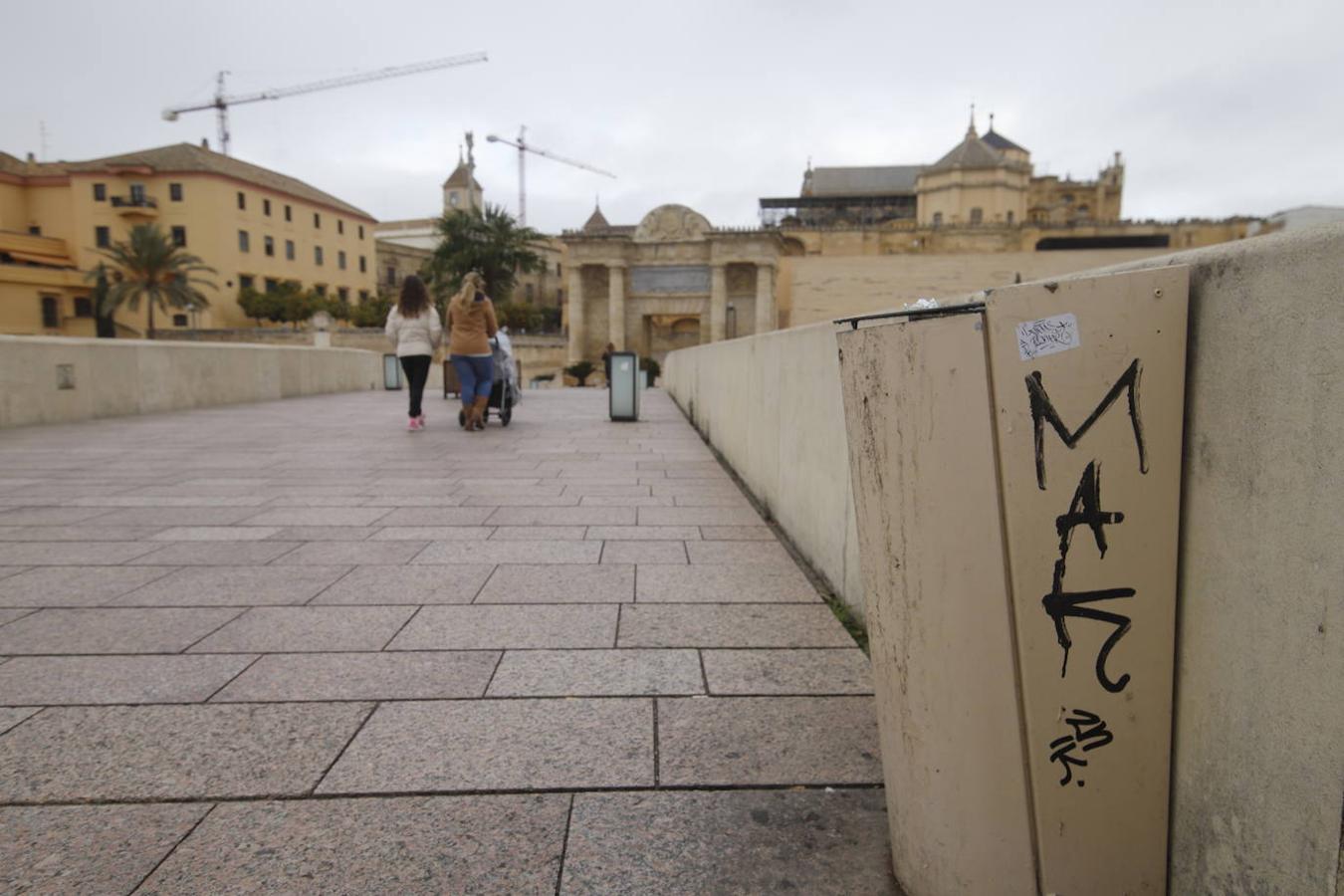 La situación del Puente Romano de Córdoba, en imágenes