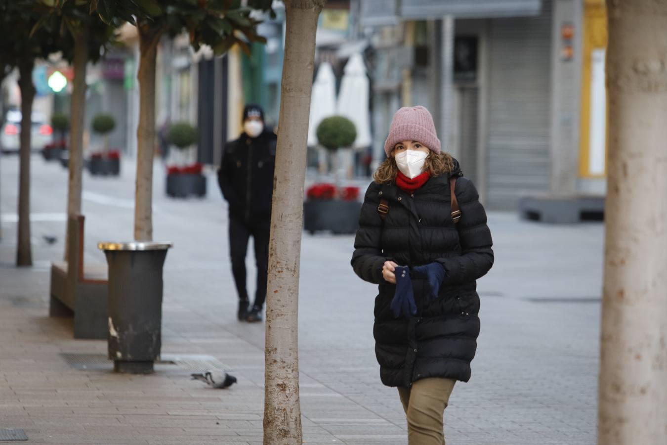 El frío invernal en las calles de Córdoba, en imágenes