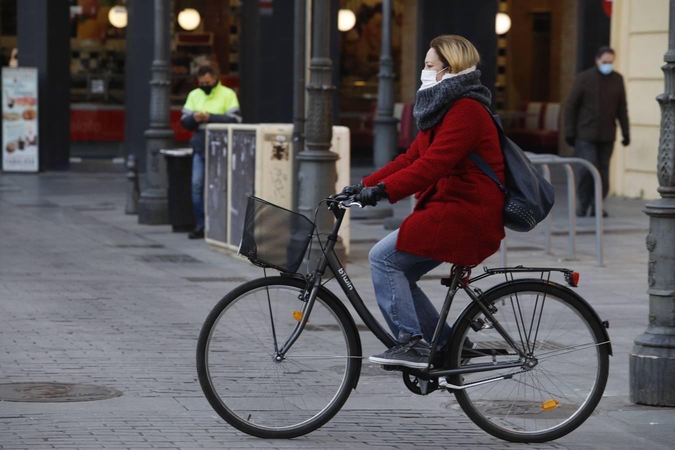 El frío invernal en las calles de Córdoba, en imágenes