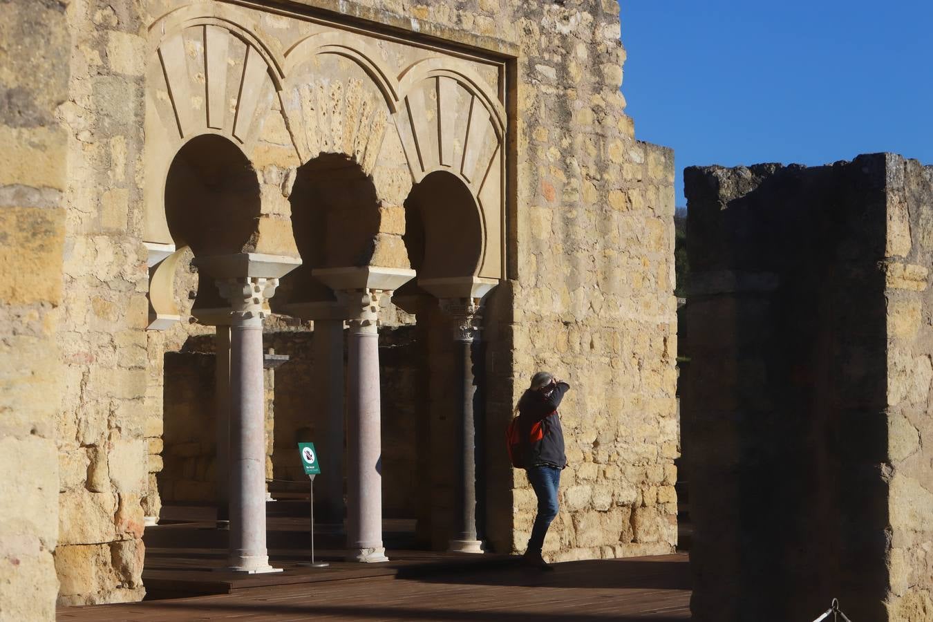 El inicio de las obras en el Salón Rico de Medina Azahara, en imágenes