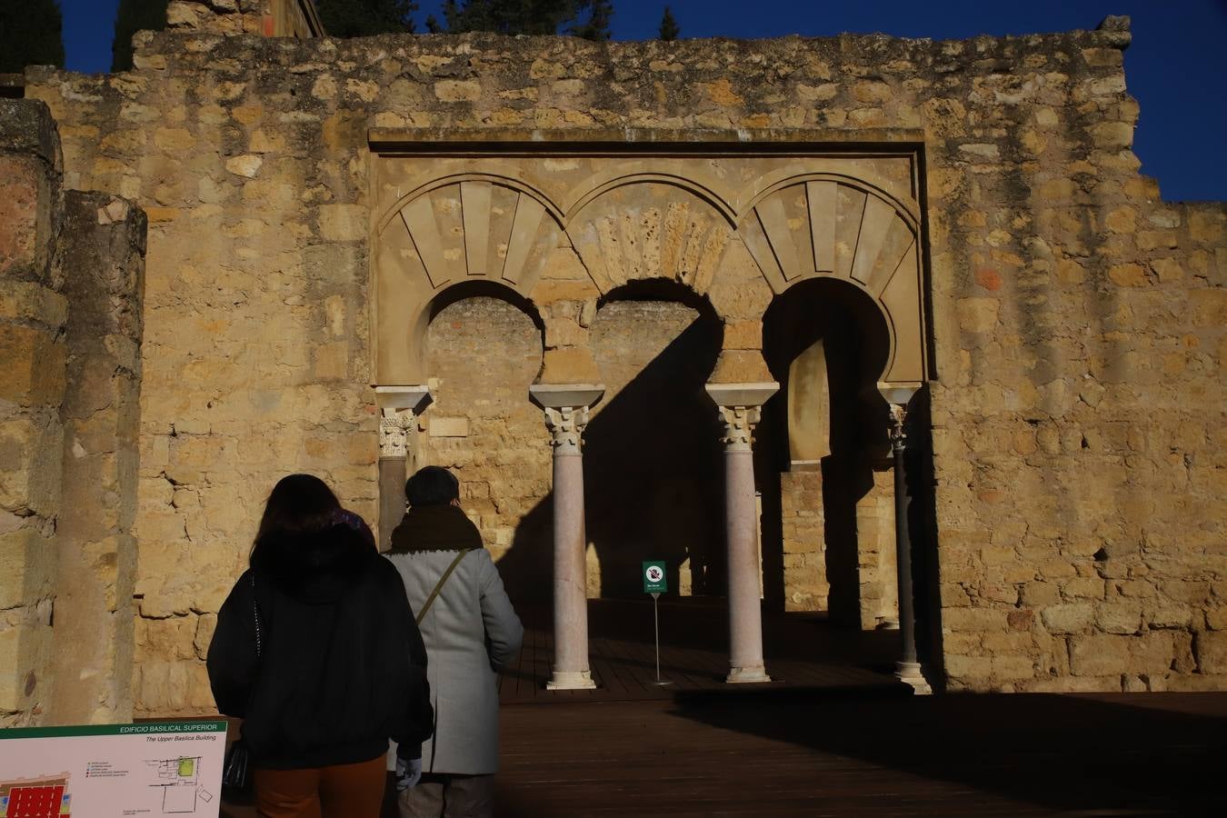 El inicio de las obras en el Salón Rico de Medina Azahara, en imágenes