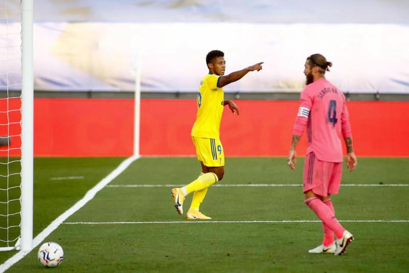 17 de octubre. El Cádiz CF se valió del gol del Choco Lozano para vencer al Madrid en su estadio y confirmar un inicio de temporada de récord para un recién ascendido. Unas semanas más tardes, la victoria ante el FC Barcelona le confirmaría como matagigantes.