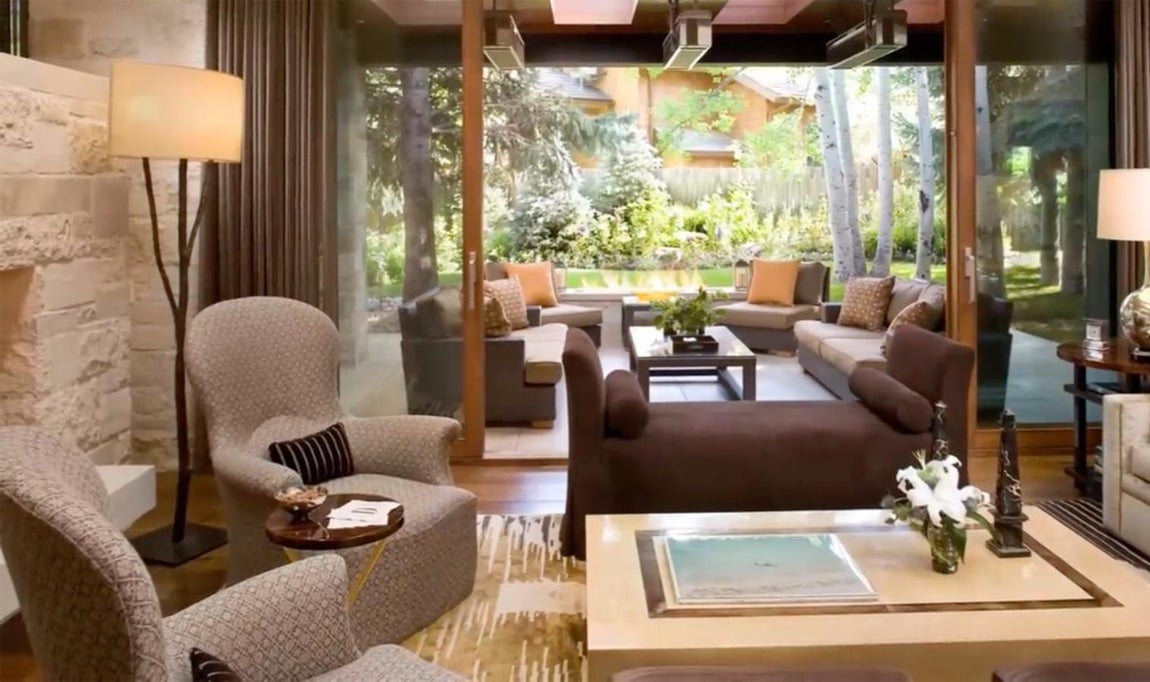 La mansión de Messi en Barcelona. Los salones parecen ser su gran fijación. Posee cuatro con decoraciones opuestas y vistas al jardín.