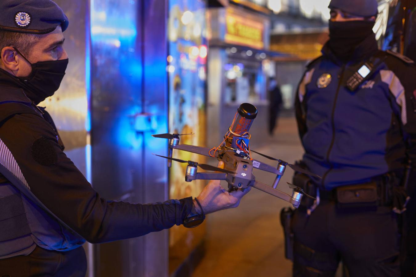 La Policía Municipal contó con drones para vigilar desde el aire el cumplimiento de las restricciones. 