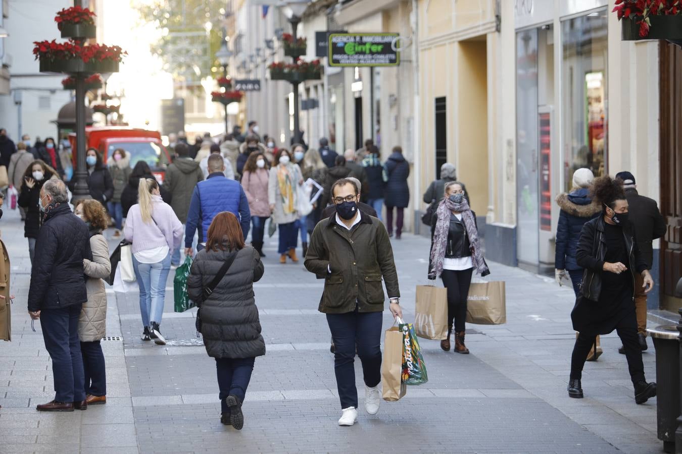 El ambiente de compras en el Centro y Santa Rosa, en imágenes