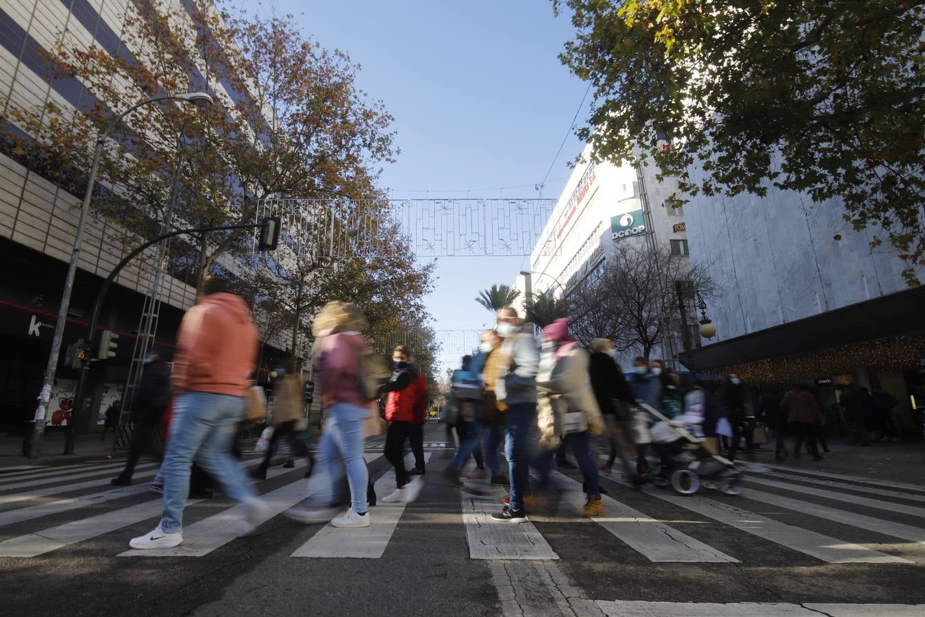 Frenesí de compras en el primer día hábil del comercio de 2021