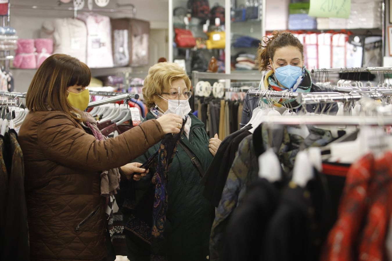 El ambiente de compras en el Centro y Santa Rosa, en imágenes