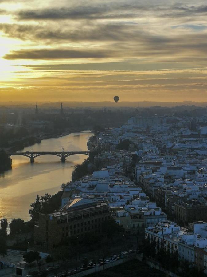 #ReyesMagosABC: Así han vivido los lectores de ABC la llegada de los Reyes Magos a Sevilla en globo