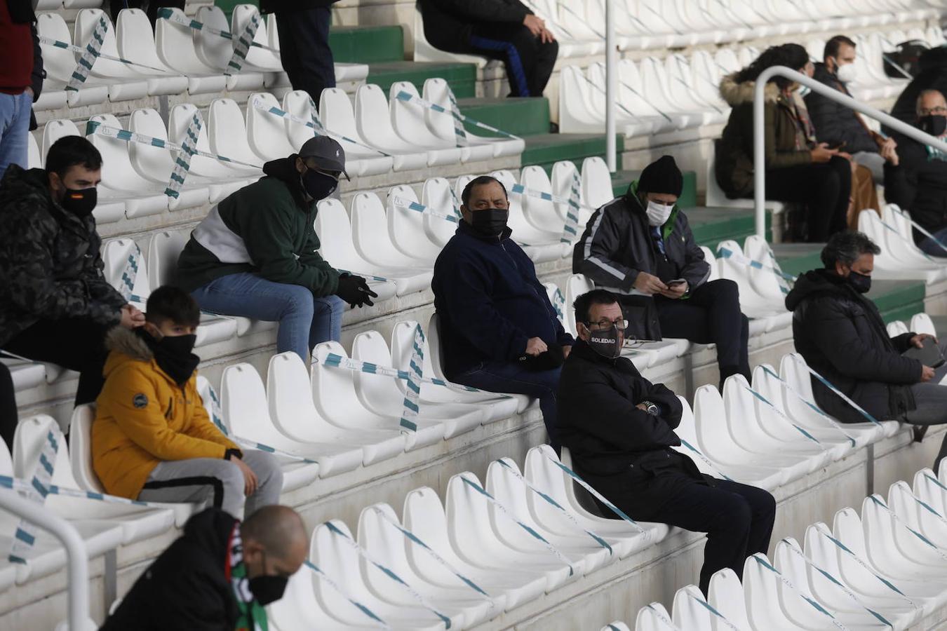 El ambientazo con 2.500 espectadores en la grada en el Córdoba CF - Getafe