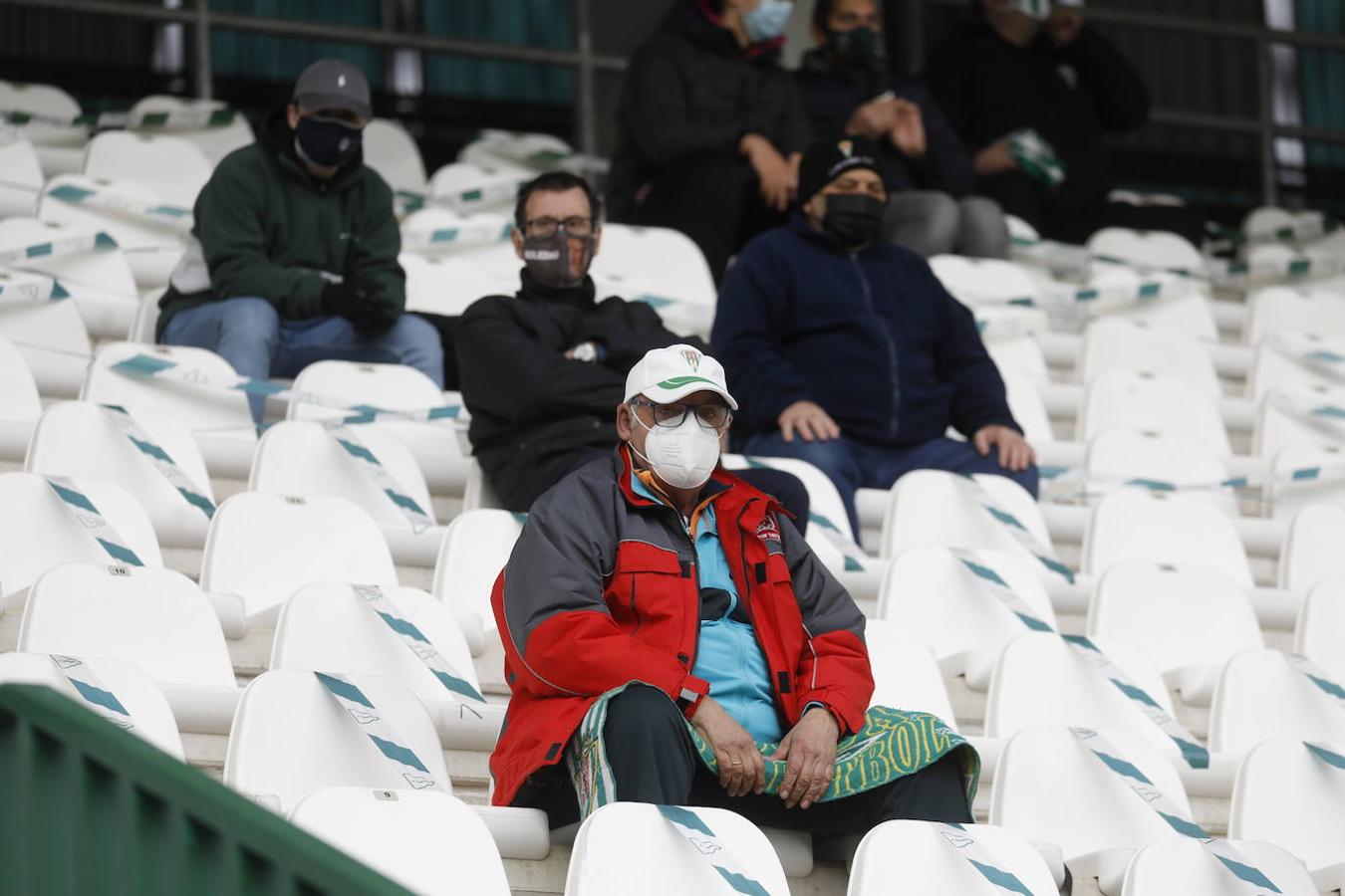 El ambientazo con 2.500 espectadores en la grada en el Córdoba CF - Getafe