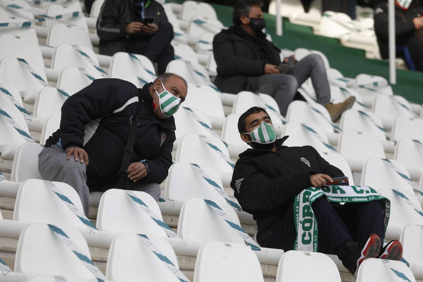 El ambientazo con 2.500 espectadores en la grada en el Córdoba CF - Getafe