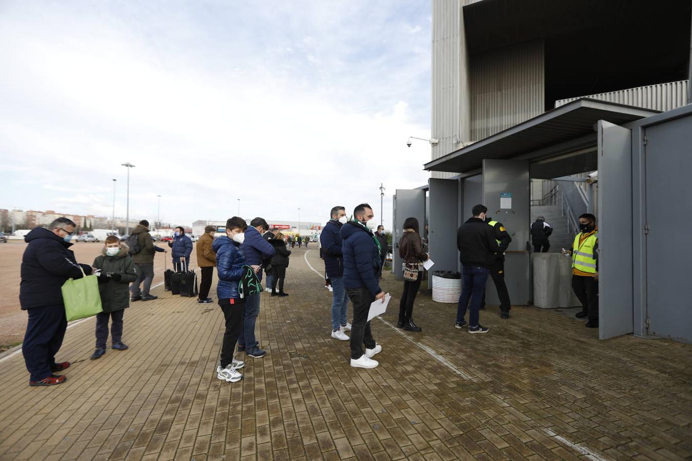 El ambientazo con 2.500 espectadores en la grada en el Córdoba CF - Getafe