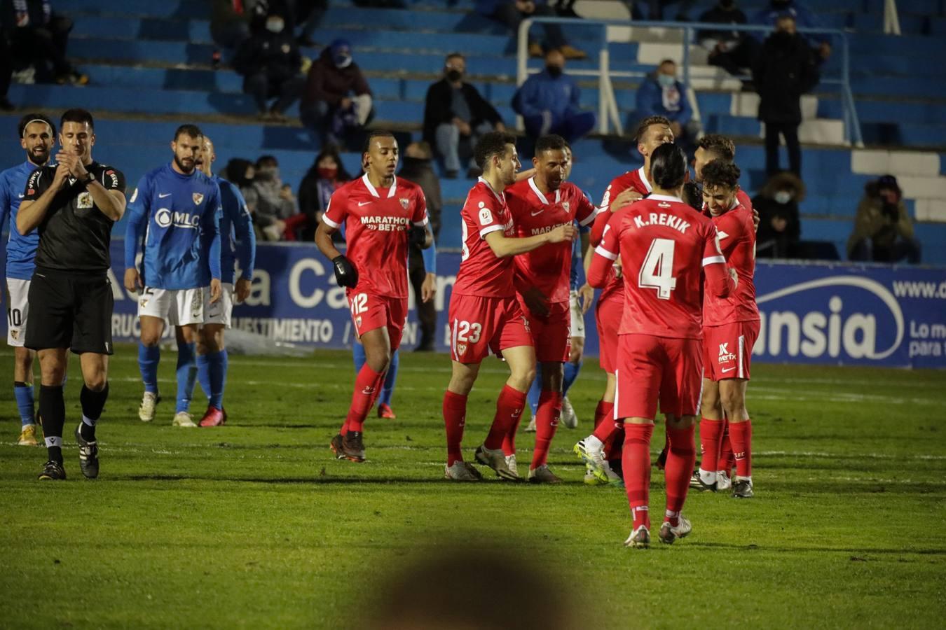 Las mejores imágenes del encuentro entre el Linares y el Sevilla F.C.