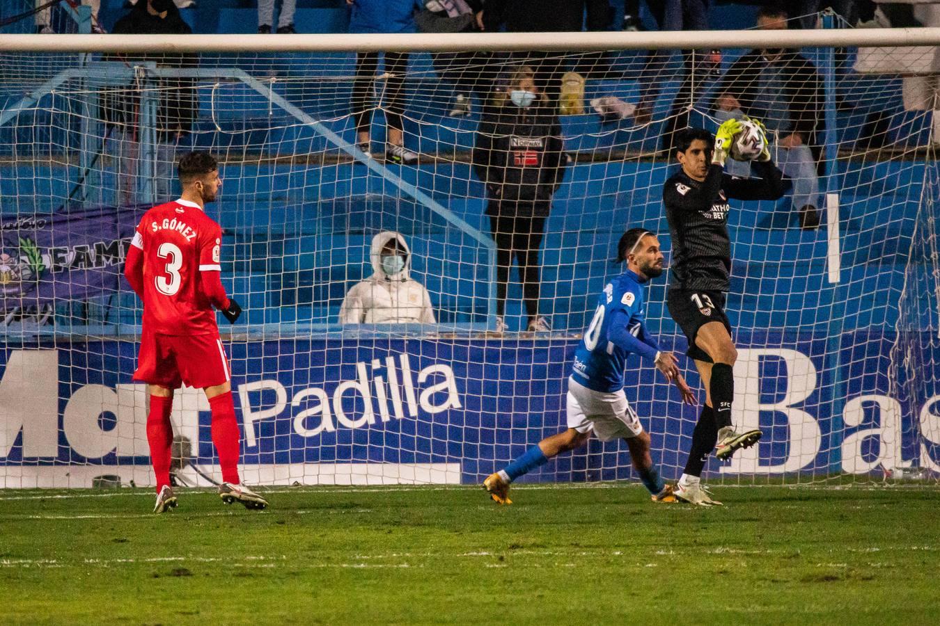 Las mejores imágenes del encuentro entre el Linares y el Sevilla F.C.