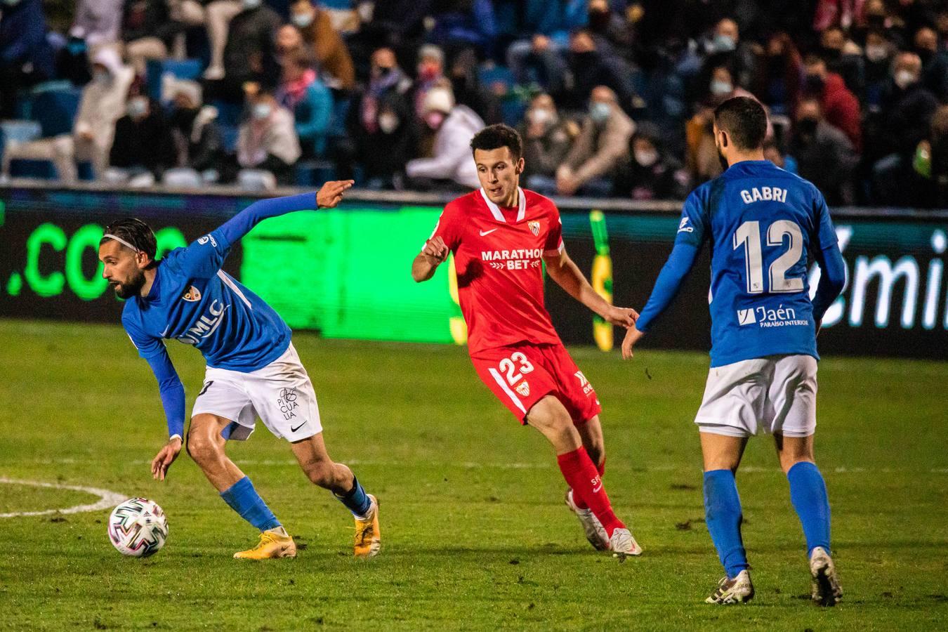 Las mejores imágenes del encuentro entre el Linares y el Sevilla F.C.