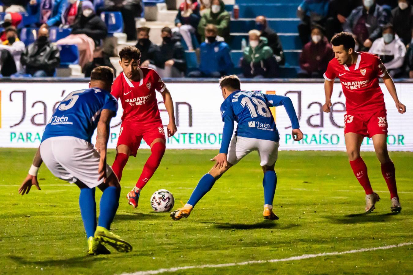 Las mejores imágenes del encuentro entre el Linares y el Sevilla F.C.