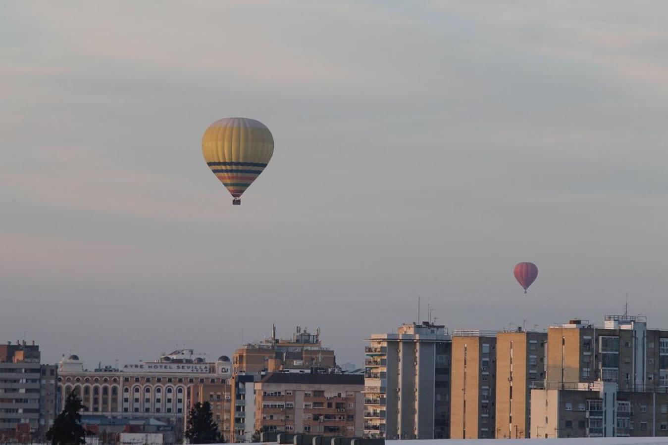 En imágenes, el paseo en globo por Sevilla de los Reyes Magos