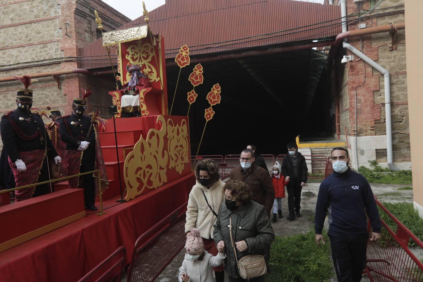 Reyes Magos de Cádiz: largas colas para ver a sus majestades