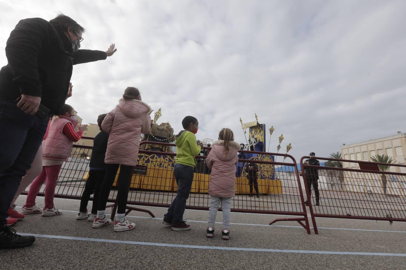 Reyes Magos de Cádiz: largas colas para ver a sus majestades