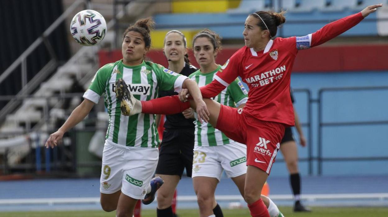 Las mejores imágenes del derbi entre el Betis Féminas y el Sevilla F.C.