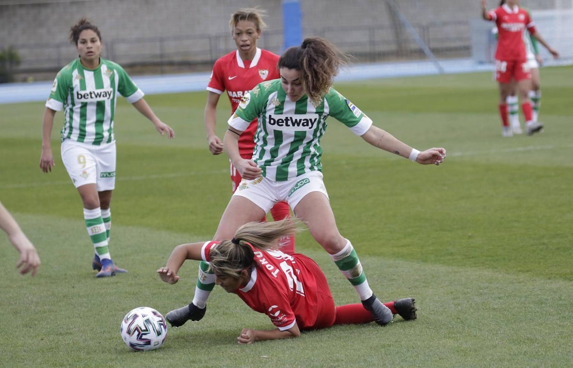 Las mejores imágenes del derbi entre el Betis Féminas y el Sevilla F.C.
