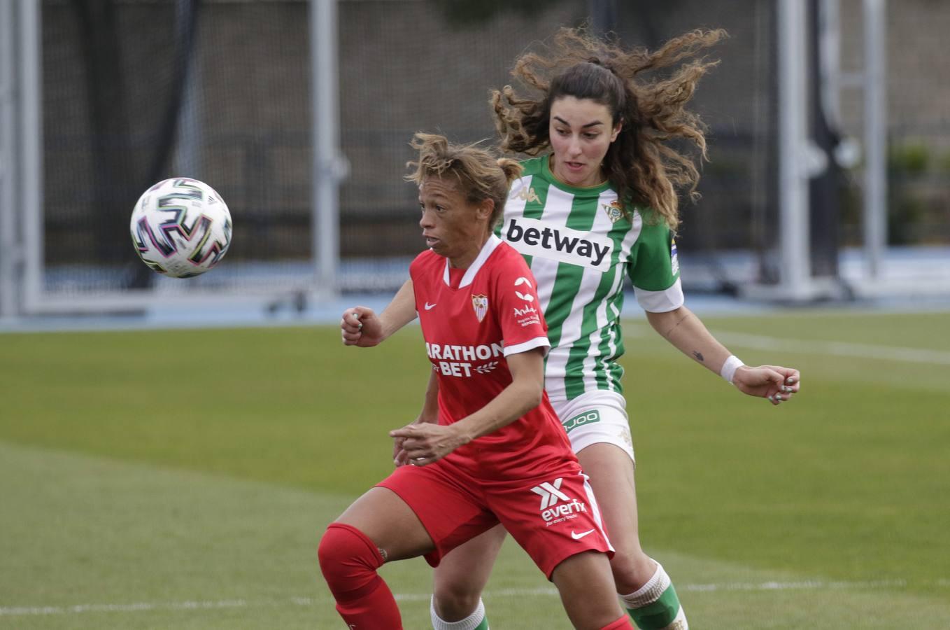 Las mejores imágenes del derbi entre el Betis Féminas y el Sevilla F.C.