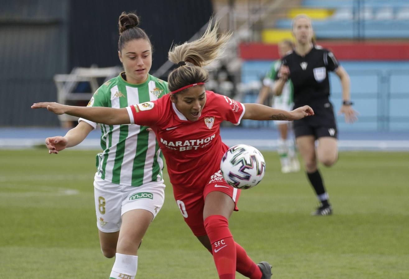 Las mejores imágenes del derbi entre el Betis Féminas y el Sevilla F.C.