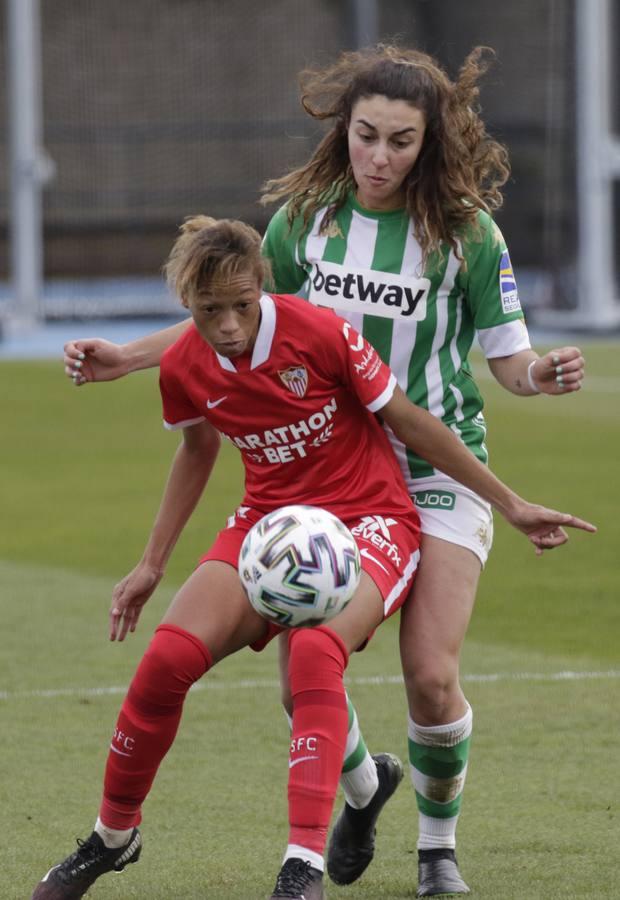 Las mejores imágenes del derbi entre el Betis Féminas y el Sevilla F.C.