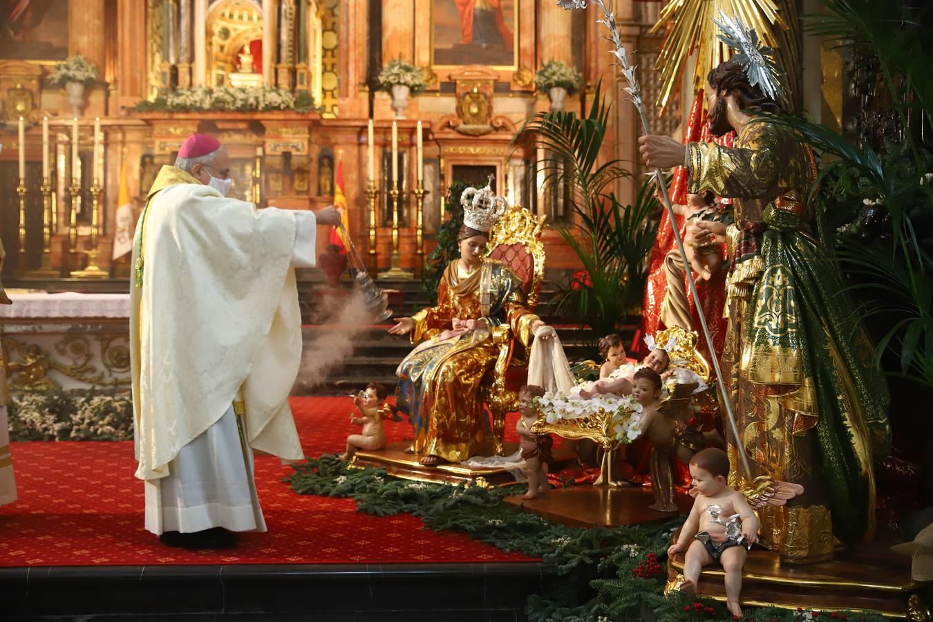 La misa de la Epifanía en la Catedral de Córdoba, en imágenes