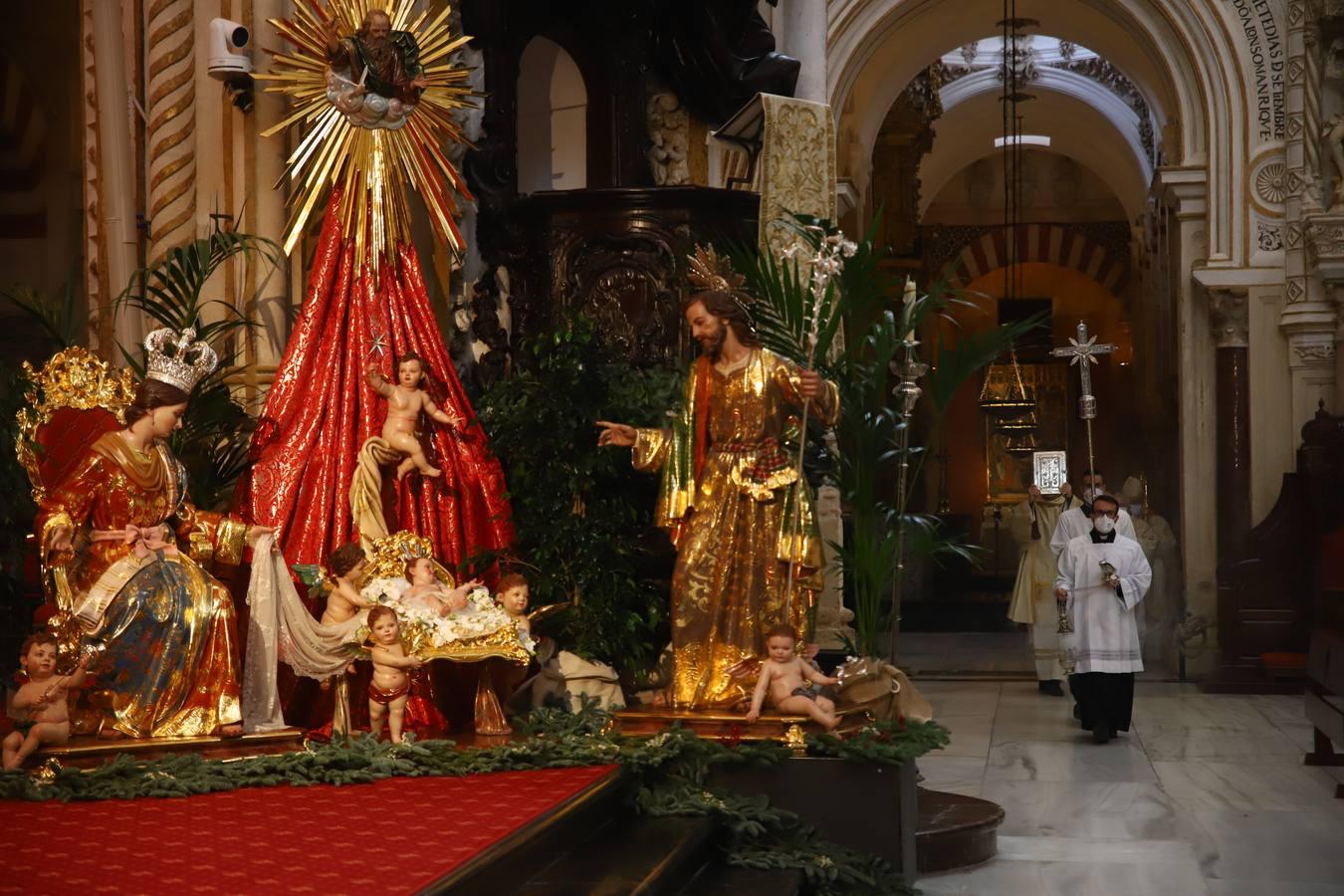 La misa de la Epifanía en la Catedral de Córdoba, en imágenes