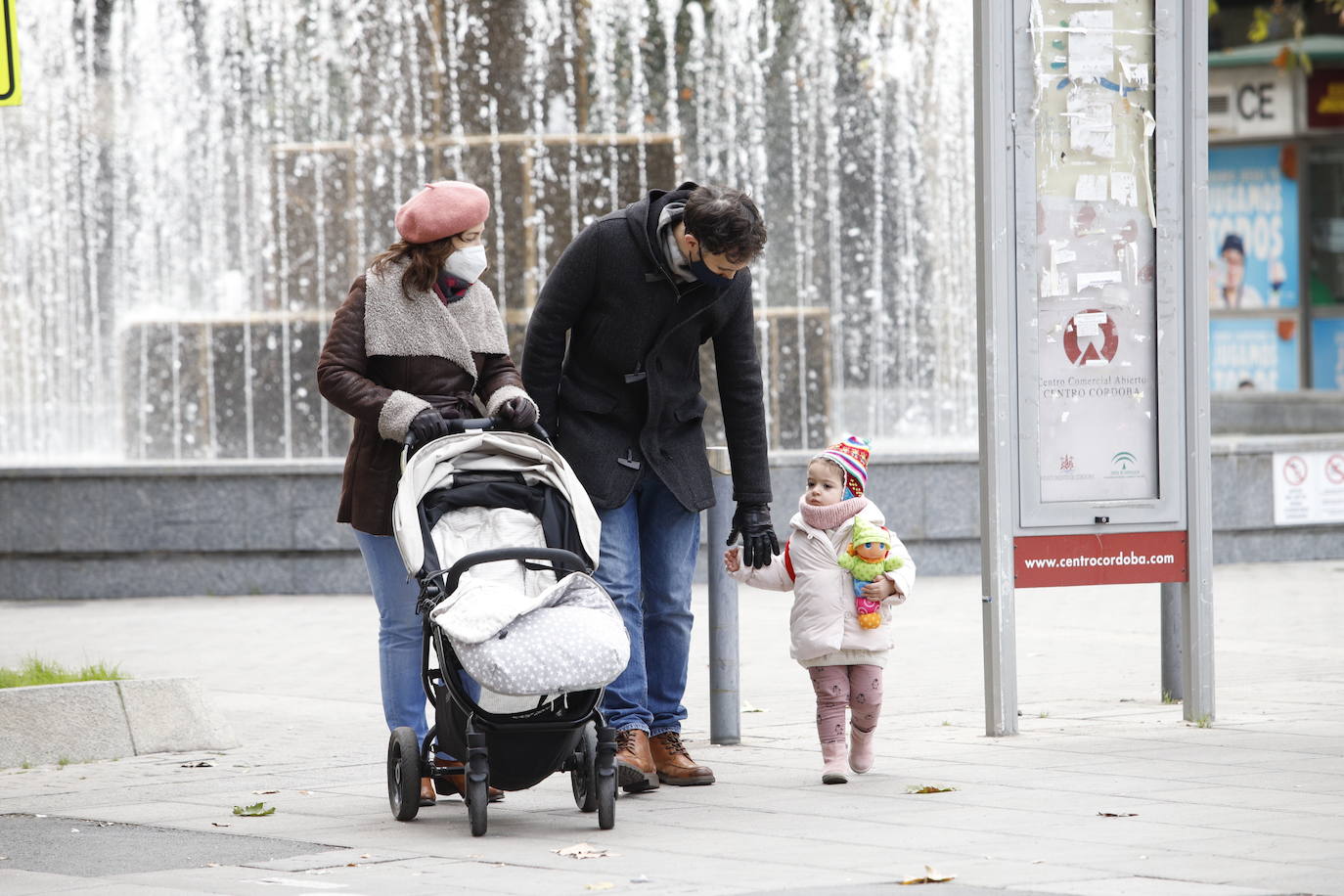 La ilusión de los niños cordobeses de la mañana de Reyes, en imágenes