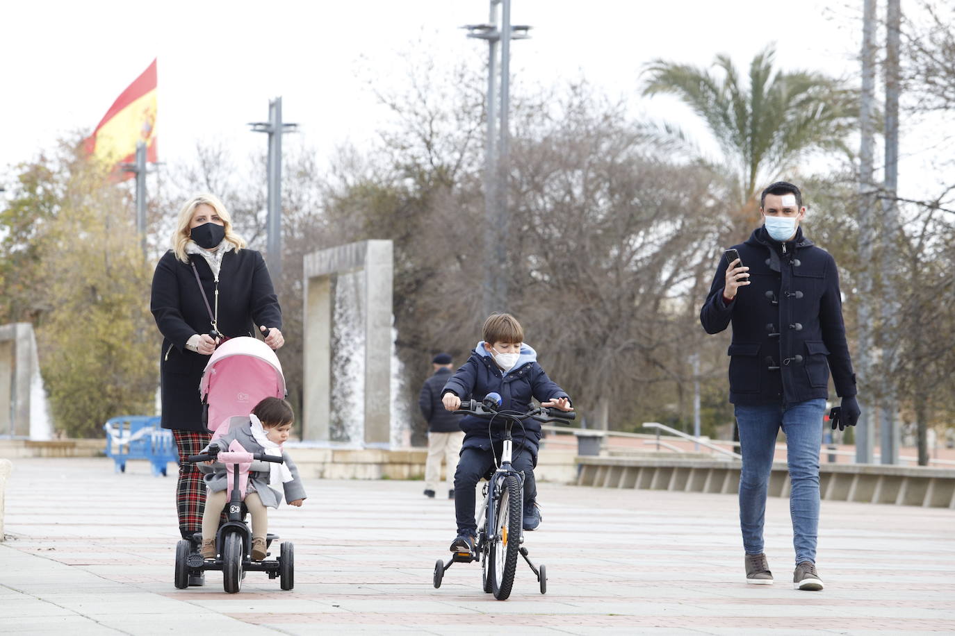 La ilusión de los niños cordobeses de la mañana de Reyes, en imágenes