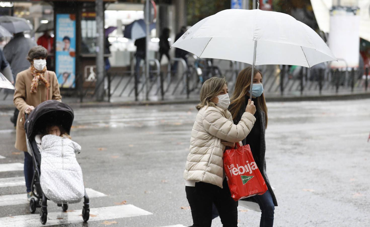 En imágenes, rebajas pasadas por agua en Córdoba