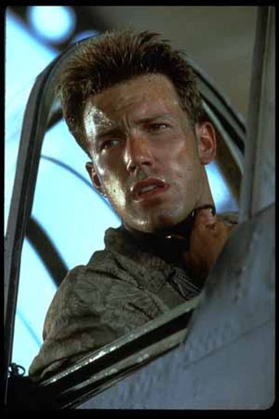 «Pearl Harbor»: Michael Bay, responsable de éxitos de taquilla como «Armaggedon», dirigió este melodrama romántico de tintes épicos ambientado en la Segunda Guerra Mundial. Un proyecto solo comparable en la época, por magnitud y presupuesto, con «Titanic». Los espectaculares efectos especiales fueron realizados por la famosa compañía de George Lucas, Industrial Light &amp; Magic, que se encargó de recrear la mayor serie de explosiones de la historia del cine. La crítica la destrozó y el público la hizo top de taquilla. (Disponible en Amazon Prime). Ganó el Oscar a Mejores efectos de sonido. Nominada a Sonido, Ef. visuales y Canción