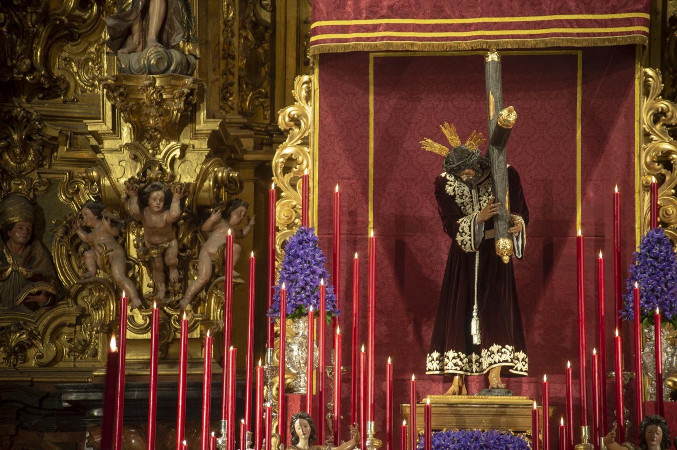 Altar de novena del Señor de Pasión