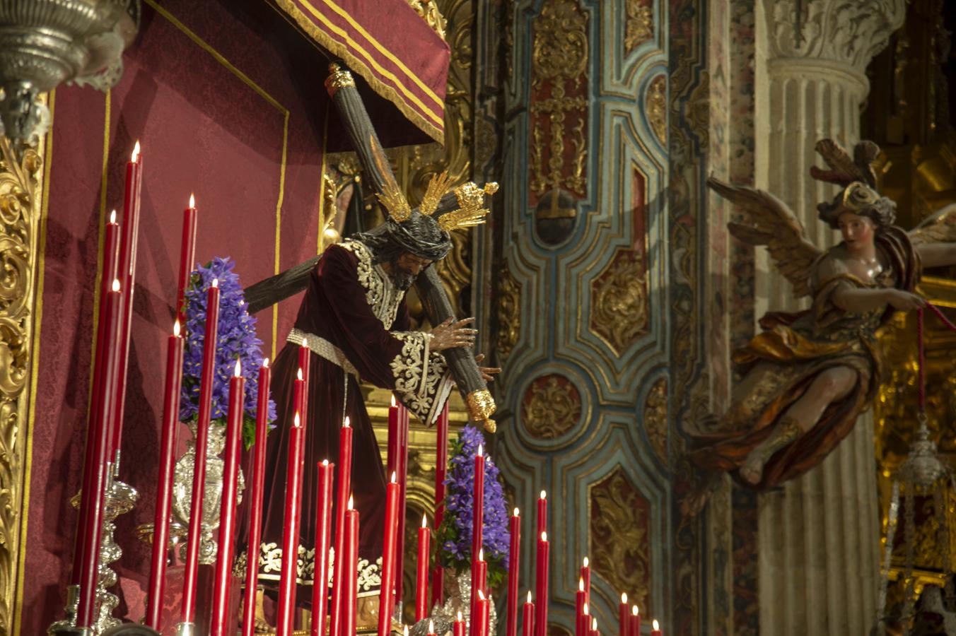 Altar de novena del Señor de Pasión