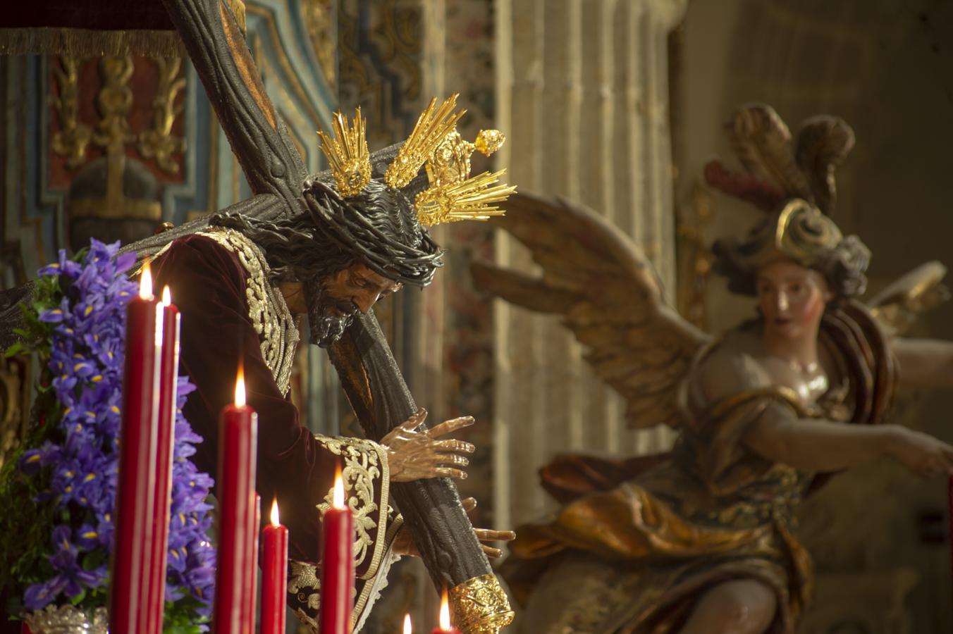 Altar de novena del Señor de Pasión