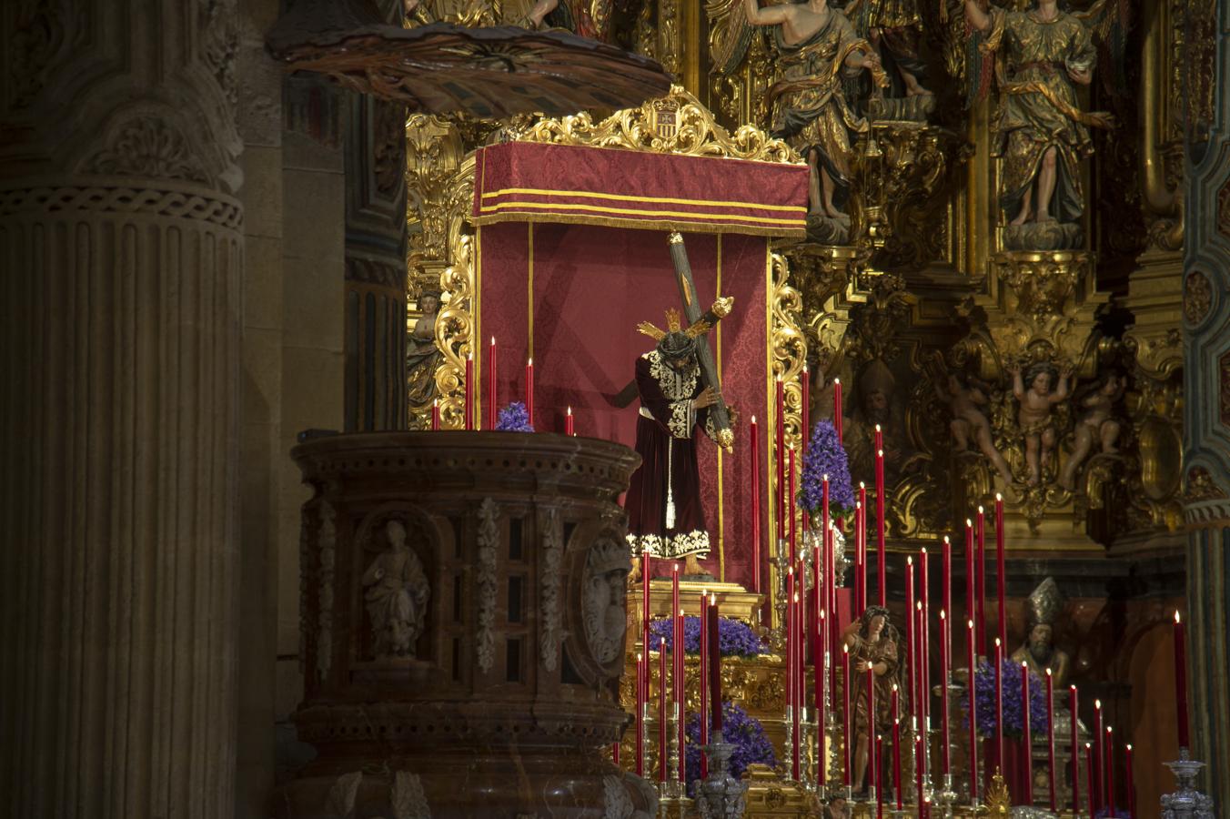 Altar de novena del Señor de Pasión