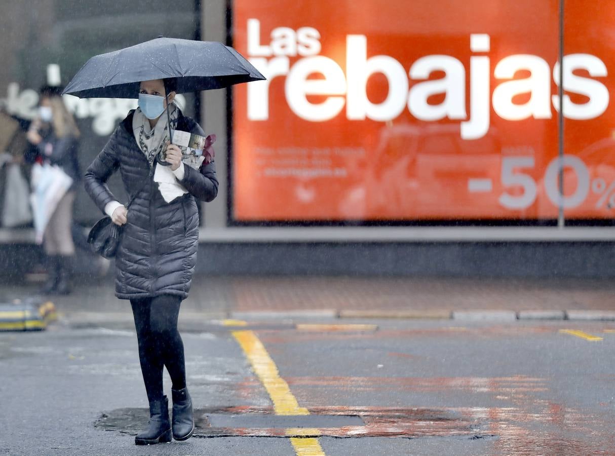 Las lluvias no han cesado durante toda el día en Sevilla