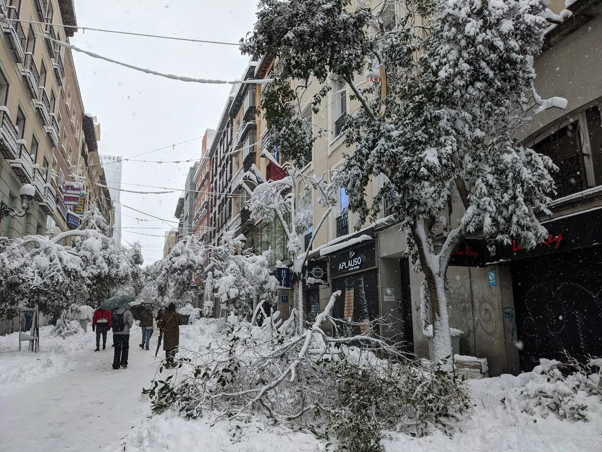 Imagen de la calle Montera (Madrid), durante la histórica nevada de hoy 9 de enero de 2021. 