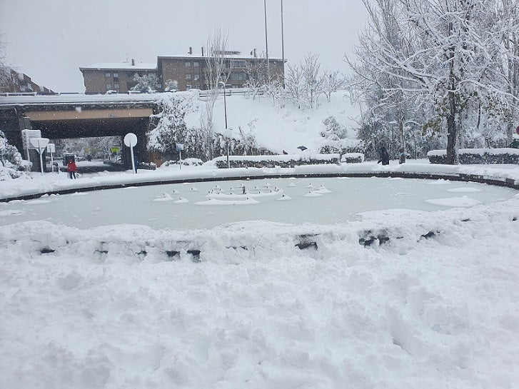 Una fuente de Valdemoro, tras el paso de la borrasca Filomena. 