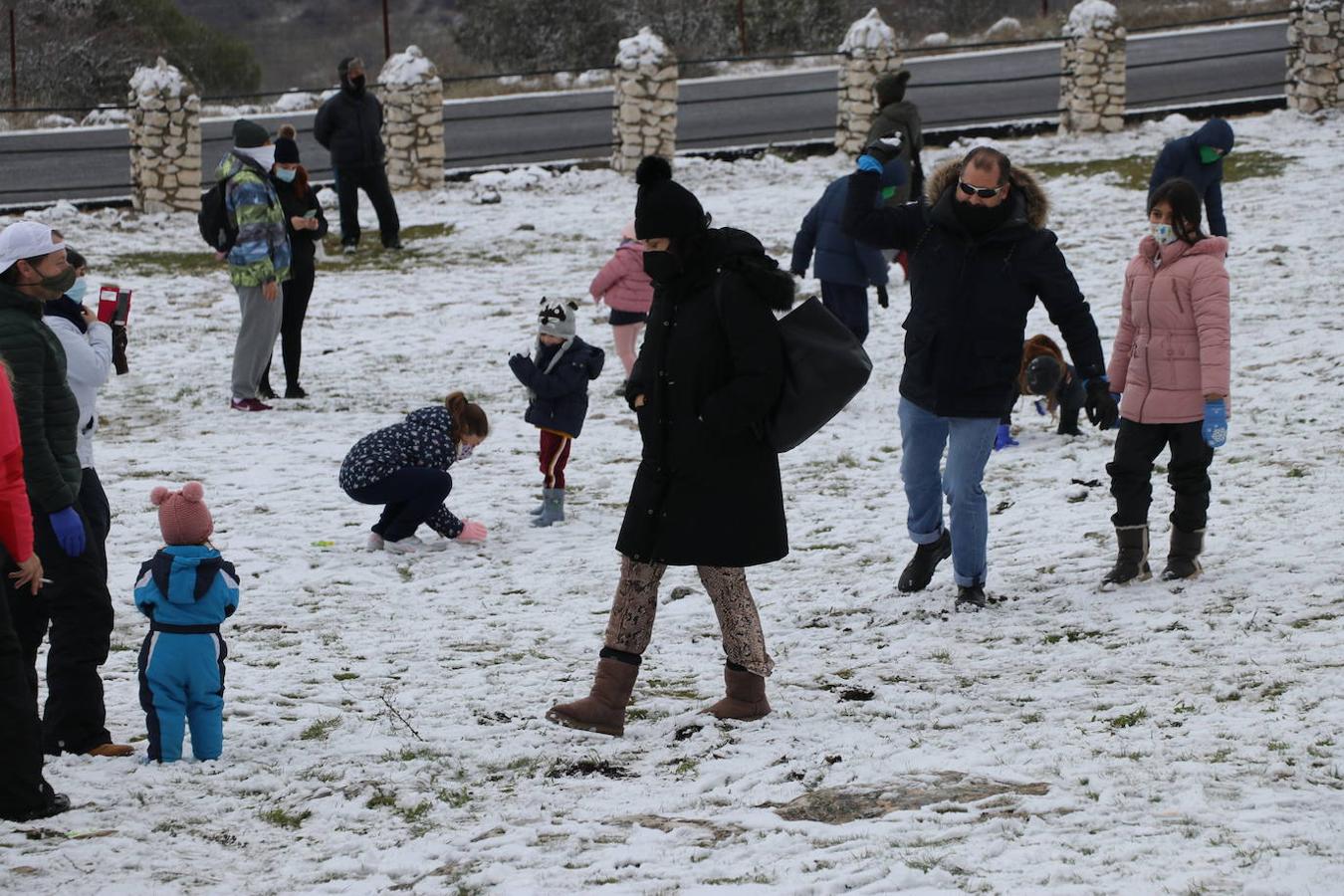 La nieve en la Sierra de Cabra este domingo, en imágenes